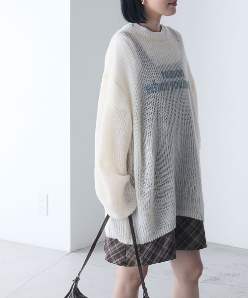 forksy.(フォルクシー)の「【forksy.】オーバーサイズロゴプリントシアーニット(ニット/セーター・レディース・オフホワイト/グレー/サックスブルー・FREE)」の6枚目の写真