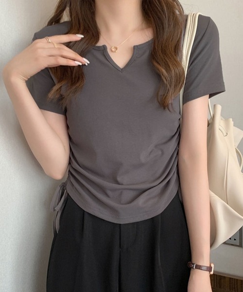 GLAMOROUS JANE(グラマラスジェーン)の「サイドシャーリングショート丈Tシャツ(Tシャツ/カットソー・レディース・ホワイト/チャコールグレー/ブラック・FREE)」の5枚目の写真
