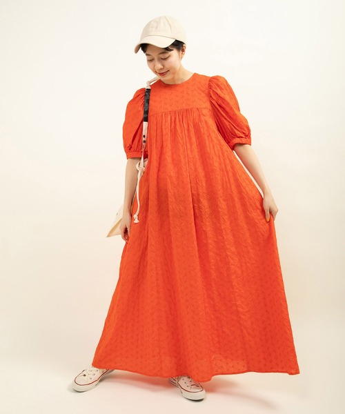 Dot＆Stripes CHILD WOMAN（ドットアンドストライプス　チャイルドウーマン）の「小花エンブロイダリーレース パフスリーブマキシワンピース（ワンピース・レディース・ブラック/オレンジ・FREE）」の6枚目の写真