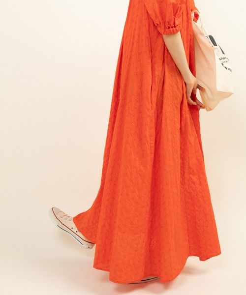 Dot＆Stripes CHILD WOMAN（ドットアンドストライプス　チャイルドウーマン）の「小花エンブロイダリーレース パフスリーブマキシワンピース（ワンピース・レディース・ブラック/オレンジ・FREE）」の8枚目の写真