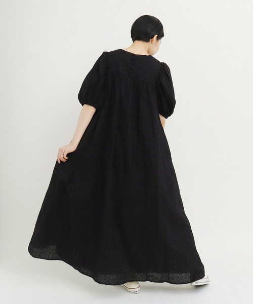 Dot＆Stripes CHILD WOMAN（ドットアンドストライプス　チャイルドウーマン）の「小花エンブロイダリーレース パフスリーブマキシワンピース（ワンピース・レディース・ブラック/オレンジ・FREE）」の14枚目の写真