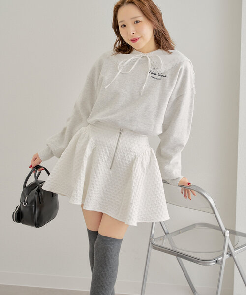 Chico(チコ)の「【SALON by Chico】ジャガードフレアスカート(スカート・レディース・ホワイト/ネイビー・FREE)」の2枚目の写真