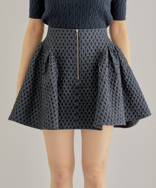 Chico(チコ)の「【SALON by Chico】ジャガードフレアスカート(スカート・レディース・ホワイト/ネイビー・FREE)」の17枚目の写真