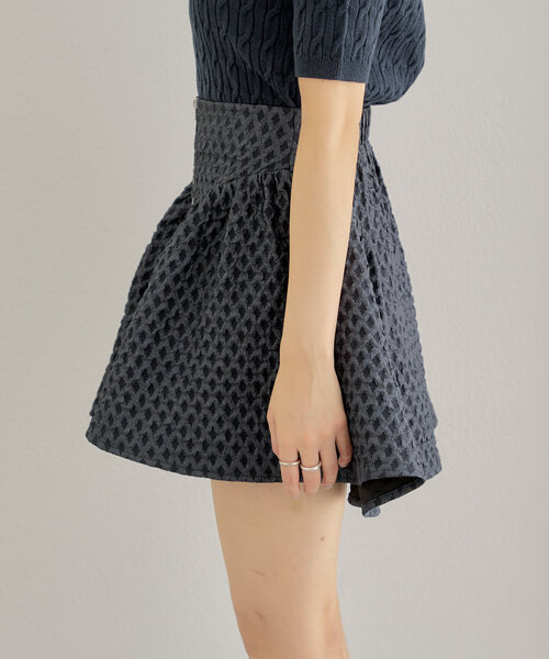 Chico(チコ)の「【SALON by Chico】ジャガードフレアスカート(スカート・レディース・ホワイト/ネイビー・FREE)」の18枚目の写真