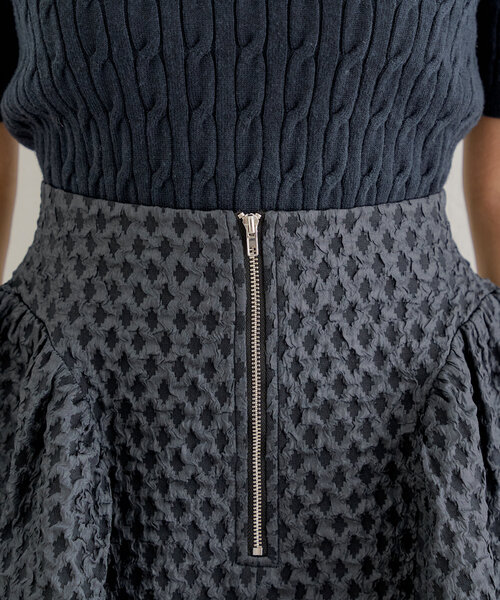 Chico(チコ)の「【SALON by Chico】ジャガードフレアスカート(スカート・レディース・ホワイト/ネイビー・FREE)」の21枚目の写真