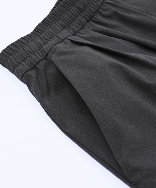NEW BALANCE(ニューバランス)の「MET24 Wide Cargo Pants(カーゴパンツ・レディース・グレイッシュベージュ/ブラック・LARGE/MEDIUM/SMALL)」の5枚目の写真