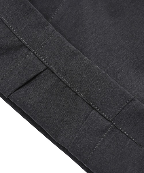 NEW BALANCE(ニューバランス)の「MET24 Wide Cargo Pants(カーゴパンツ・レディース・グレイッシュベージュ/ブラック・LARGE/MEDIUM/SMALL)」の12枚目の写真