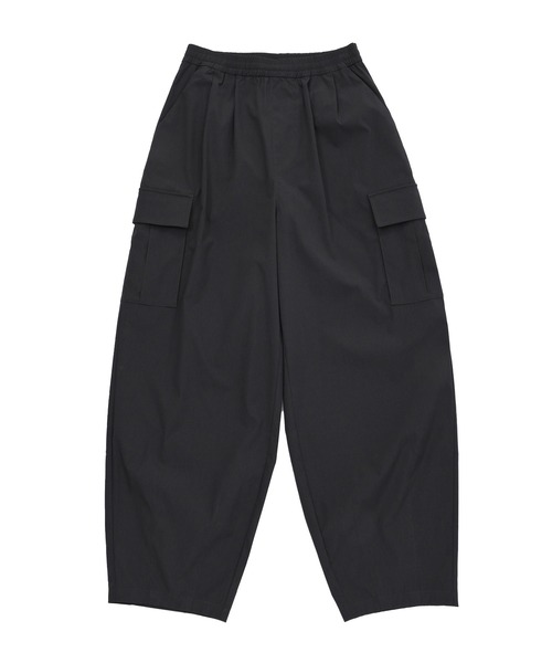 NEW BALANCE(ニューバランス)の「MET24 Wide Cargo Pants(カーゴパンツ・レディース・グレイッシュベージュ/ブラック・LARGE/MEDIUM/SMALL)」の14枚目の写真