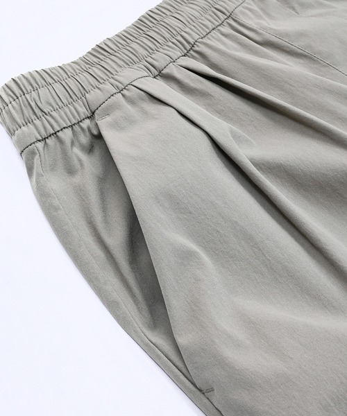 NEW BALANCE(ニューバランス)の「MET24 Wide Cargo Pants(カーゴパンツ・レディース・グレイッシュベージュ/ブラック・LARGE/MEDIUM/SMALL)」の18枚目の写真