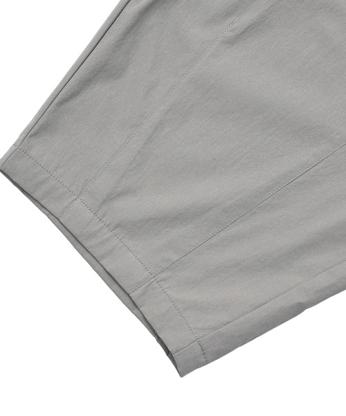NEW BALANCE(ニューバランス)の「MET24 Wide Cargo Pants(カーゴパンツ・レディース・グレイッシュベージュ/ブラック・LARGE/MEDIUM/SMALL)」の22枚目の写真
