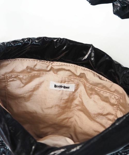 Kinetics（キネティクス）の「HEY! MRS ROSE YOYO QUILTバッグ（ヘイ！ミセスローズ ヨーヨー キルトバッグ）（トートバッグ・メンズ・ブラック/シルバー・FREE）」の4枚目の写真