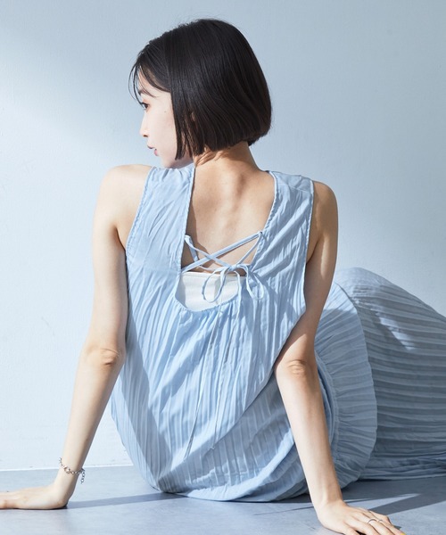 MONO-MART（モノマート）の「クリンクルリボン2WAYノースリーブワンピース（ワンピース・レディース・アイボリー/ブラック/チャコールグレー/グリーン系/ブラウン/サックスブルー・FREE）」の6枚目の写真