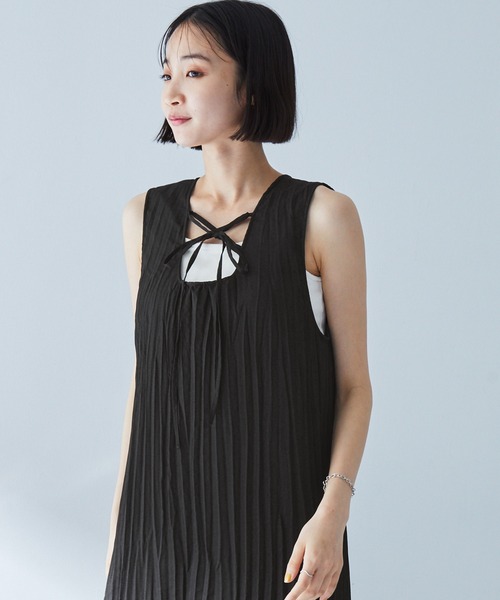 MONO-MART（モノマート）の「クリンクルリボン2WAYノースリーブワンピース（ワンピース・レディース・アイボリー/ブラック/チャコールグレー/グリーン系/ブラウン/サックスブルー・FREE）」の10枚目の写真
