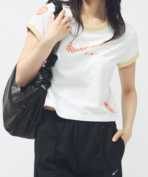 NIKE(ナイキ)の「ナイキ NIKE ナイキ NSW クラブ MOTO RGR S/S Tシャツ(Tシャツ/カットソー・レディース・ホワイト/ブラック/ネイビー・S/M/L)」の2枚目の写真