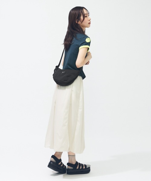 NIKE(ナイキ)の「ナイキ NIKE ナイキ NSW クラブ MOTO RGR S/S Tシャツ(Tシャツ/カットソー・レディース・ホワイト/ブラック/ネイビー・S/M/L)」の10枚目の写真