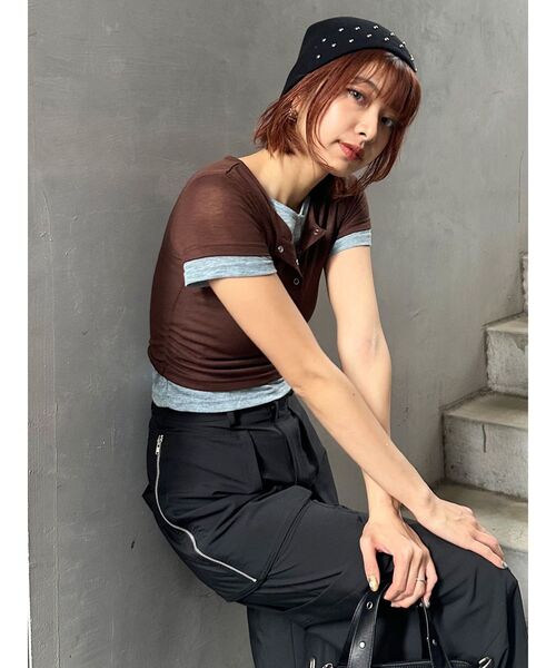 MURUA（ムルーア）の「ヘンリーネックレイヤードトップス（Tシャツ/カットソー・レディース・グレー/ブラック/ブラウン・FREE）」の8枚目の写真