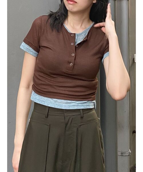 MURUA（ムルーア）の「ヘンリーネックレイヤードトップス（Tシャツ/カットソー・レディース・グレー/ブラック/ブラウン・FREE）」の16枚目の写真