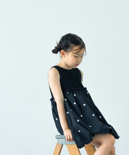 LOWRYS FARM（ローリーズファーム）の「ドッキングノースリーブワンピース　451919（ワンピース・キッズ・アイボリー/ブラック/ブラック系その他・150cm/140cm/130cm/110cm/120cm）」の2枚目の写真