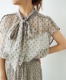 イエナ　小花模様ブラウス　フレンチスリーブ　フラワープリント モノクロームフラワープリント ピンタックフレンチスリーブブラウス