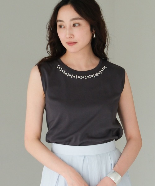 Elura(エルーラ)の「サマ見えビジューTシャツ/318898(Tシャツ/カットソー・レディース・ブラック/チャコールグレー/ブラック系その他/オフホワイト/ホワイト・FREE)」の5枚目の写真