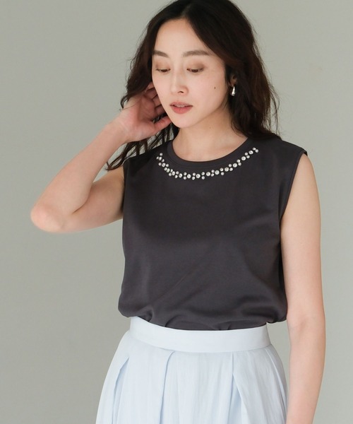 Elura(エルーラ)の「サマ見えビジューTシャツ/318898(Tシャツ/カットソー・レディース・ブラック/チャコールグレー/ブラック系その他/オフホワイト/ホワイト・FREE)」の10枚目の写真