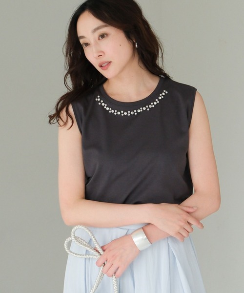 Elura(エルーラ)の「サマ見えビジューTシャツ/318898(Tシャツ/カットソー・レディース・ブラック/チャコールグレー/ブラック系その他/オフホワイト/ホワイト・FREE)」の9枚目の写真