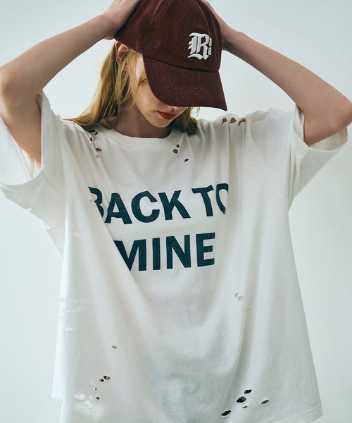 RNA（アールエヌエー）の「M2523 ダメージルーズＴ（Tシャツ/カットソー・レディース・ホワイト/スミクロ/レッド・MEDIUM）」の2枚目の写真