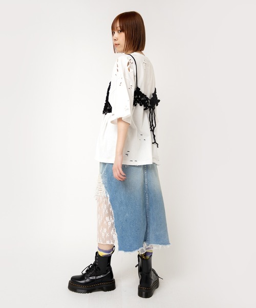 RNA（アールエヌエー）の「M2523 ダメージルーズＴ（Tシャツ/カットソー・レディース・ホワイト/スミクロ/レッド・MEDIUM）」の5枚目の写真