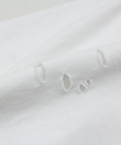 RNA（アールエヌエー）の「M2523 ダメージルーズＴ（Tシャツ/カットソー・レディース・ホワイト/スミクロ/レッド・MEDIUM）」の11枚目の写真