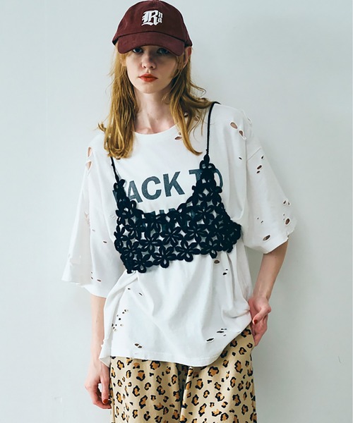 RNA（アールエヌエー）の「M2523 ダメージルーズＴ（Tシャツ/カットソー・レディース・ホワイト/スミクロ/レッド・MEDIUM）」の21枚目の写真