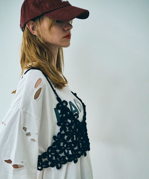 RNA（アールエヌエー）の「M2523 ダメージルーズＴ（Tシャツ/カットソー・レディース・ホワイト/スミクロ/レッド・MEDIUM）」の22枚目の写真