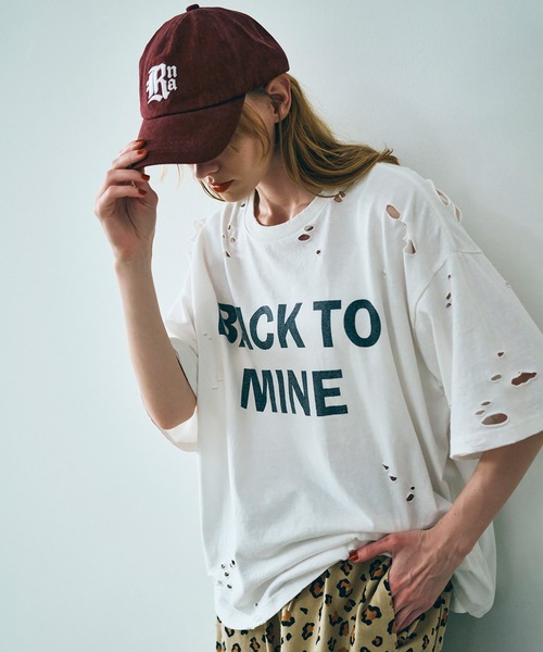 RNA（アールエヌエー）の「M2523 ダメージルーズＴ（Tシャツ/カットソー・レディース・ホワイト/スミクロ/レッド・MEDIUM）」の19枚目の写真
