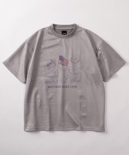 SlashDate（スラッシュデイト）の「【85】フロント＆バック イヌネコ  イラスト カットスウェード 半袖 Tシャツ オーバーサイズ（Tシャツ/カットソー・メンズ・グレー/オフホワイト/アイボリー/ミント・M/L）」の5枚目の写真