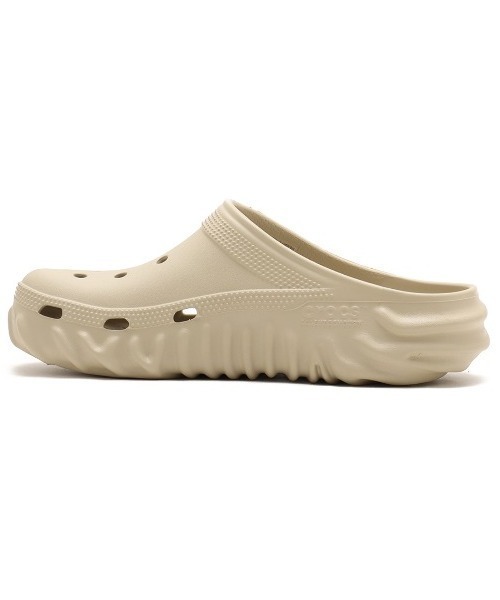 crocs(クロックス)の「crocs Salehe Bembury x Saru / クロックス サレヘ ベンバリー x サル(サンダル・メンズ・ベージュ・25.0cm/26.0cm/27.0cm/28.0cm/22.0cm/23.0cm/29.0cm/24.0cm)」の5枚目の写真