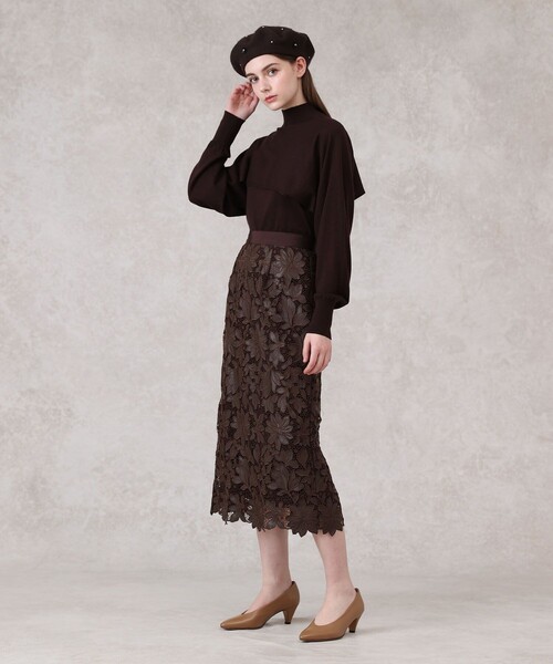 【新品タグ付き】アナイ　ドローイングエンブロイダリースカート　38　黒 レザーフラワーエンブロイダリー スカート（スカート）｜ANAYI（アナイ