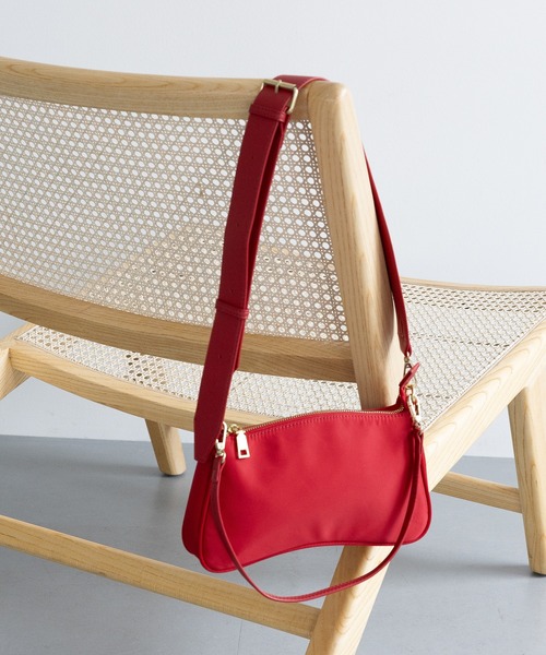 A part by（アパートバイ）の「ナイロン2WAYバッグ（ショルダーバッグ・レディース・レッド/キャメル/ブラック・FREE）」の3枚目の写真