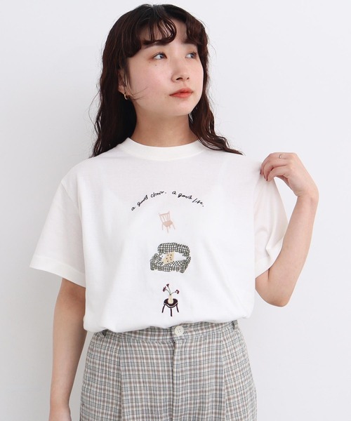 l'atelier du savon（アトリエドサボン）の「●イス生活　刺繍Tシャツ（Tシャツ/カットソー・レディース・オフホワイト/ホワイト・FREE）」の4枚目の写真