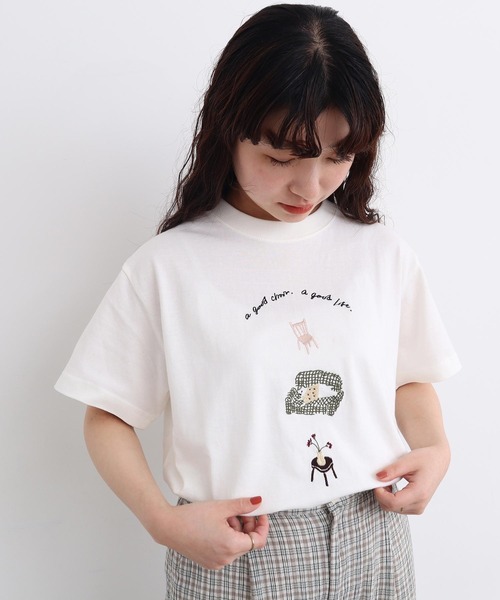 l'atelier du savon（アトリエドサボン）の「●イス生活　刺繍Tシャツ（Tシャツ/カットソー・レディース・オフホワイト/ホワイト・FREE）」の6枚目の写真