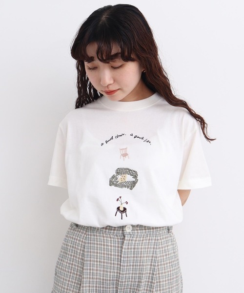 l'atelier du savon（アトリエドサボン）の「●イス生活　刺繍Tシャツ（Tシャツ/カットソー・レディース・オフホワイト/ホワイト・FREE）」の5枚目の写真