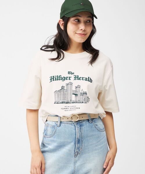 TOMMY HILFIGER(トミーヒルフィガー)の「ヘラルドスカイライングラフィックTシャツ(Tシャツ/カットソー・メンズ・ホワイト/ネイビー・LARGE/SMALL/MEDIUM/X-LARGE)」の4枚目の写真