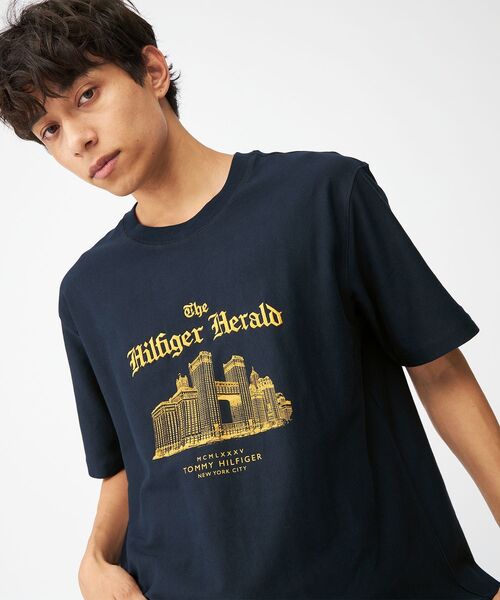 TOMMY HILFIGER(トミーヒルフィガー)の「ヘラルドスカイライングラフィックTシャツ(Tシャツ/カットソー・メンズ・ホワイト/ネイビー・LARGE/SMALL/MEDIUM/X-LARGE)」の18枚目の写真