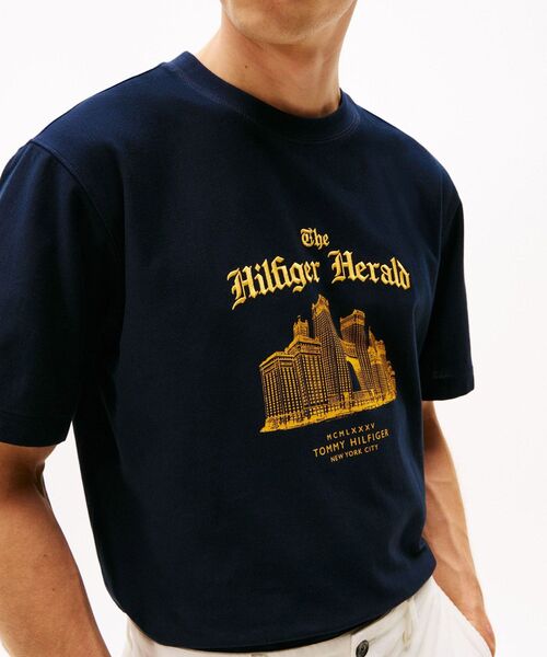 TOMMY HILFIGER(トミーヒルフィガー)の「ヘラルドスカイライングラフィックTシャツ(Tシャツ/カットソー・メンズ・ホワイト/ネイビー・LARGE/SMALL/MEDIUM/X-LARGE)」の21枚目の写真