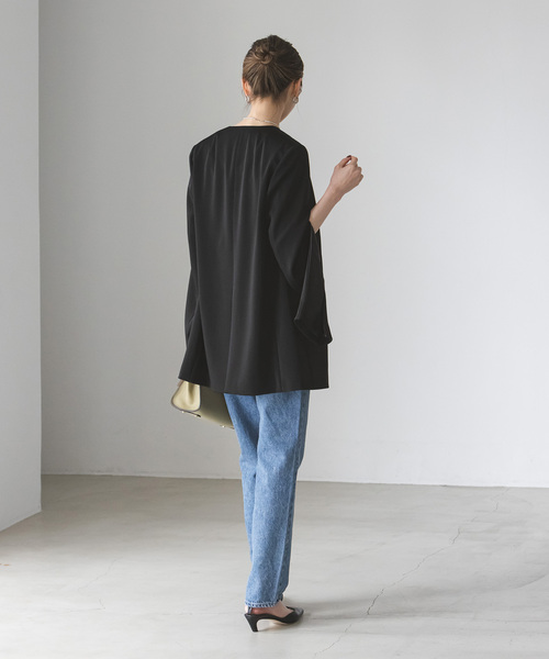 Noble（ノーブル）の「《追加2》スリーブスリットケープジャケット（ノーカラージャケット・レディース・ブラック/アイボリー・38/36）」の12枚目の写真