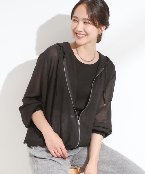 SHOO・LA・RUE(シューラルー)の「【S-LL】柔らかシアーでこなれるフーディブルゾン(ブルゾン・レディース・ライトベージュ/ブラック/ダークブラウン・04/03/02/01)」の2枚目の写真