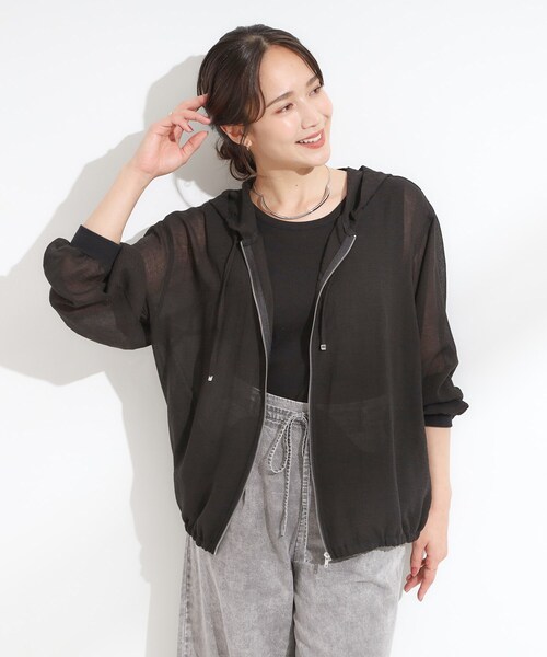 SHOO・LA・RUE(シューラルー)の「【S-LL】柔らかシアーでこなれるフーディブルゾン(ブルゾン・レディース・ライトベージュ/ブラック/ダークブラウン・04/03/02/01)」の4枚目の写真