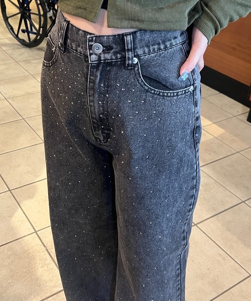 continuer de NICE CLAUP(コンティニューデナイスクラップ)の「【履くだけで一目置かれる存在に!】ストーン付デニムパンツ(デニムパンツ・レディース・ブルー系その他/ブラック/ブルー・LARGE/MEDIUM)」の8枚目の写真