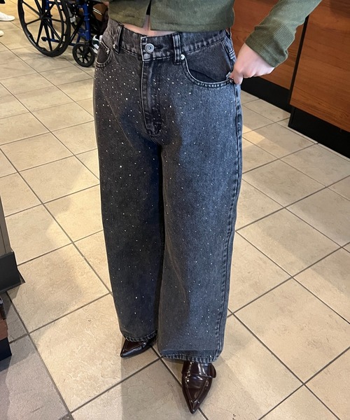 continuer de NICE CLAUP(コンティニューデナイスクラップ)の「【履くだけで一目置かれる存在に!】ストーン付デニムパンツ(デニムパンツ・レディース・ブルー系その他/ブラック/ブルー・LARGE/MEDIUM)」の9枚目の写真