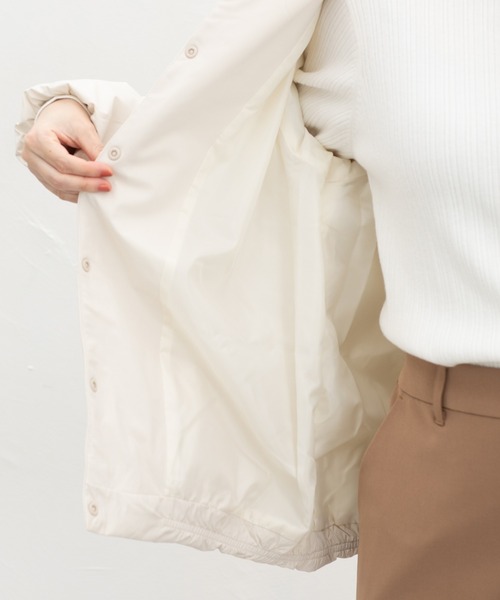 Honeys(ハニーズ)の「【非フッ素撥水加工】ノーカラーライトブルゾン(ブルゾン・レディース・ライトカーキ/ネイビー/ブラック/アイボリー・S/M/LL/L)」の9枚目の写真