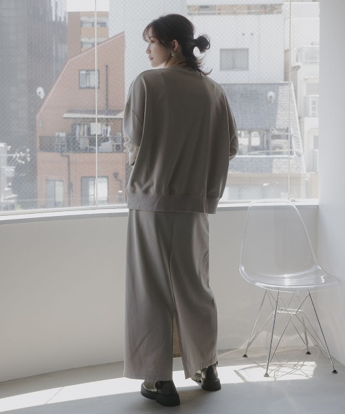 slattgir(スラットジール)の「高身長 刺しゅうデザインスウェットトレーナー(セットアップ対応)(トールサイズ)Essenave(スウェット・レディース・グレイッシュベージュ/ネイビー・TM/TL/TLL/T3L/T4L/T5L)」の9枚目の写真