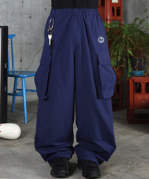 ILL'S（イルズ）の「AW キーリングループ ワンポイント ナイロンワイドカーゴパンツ ユニセックス 【ILL'S】（カーゴパンツ・メンズ・ネイビー/ブラック/グレー・M/L）」の3枚目の写真